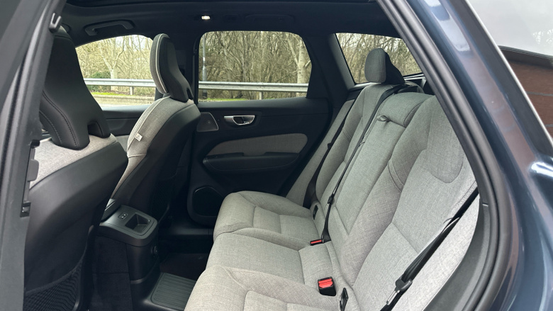 Volvo XC60 2.0 T8 [455] RC PHEV Ultimate Dark 5dr AWD Gtron Estate